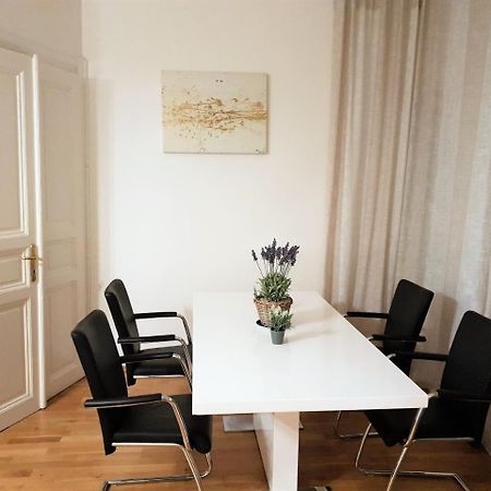 Old Town Square Superior Apartments - Valentin Прага Екстериор снимка
