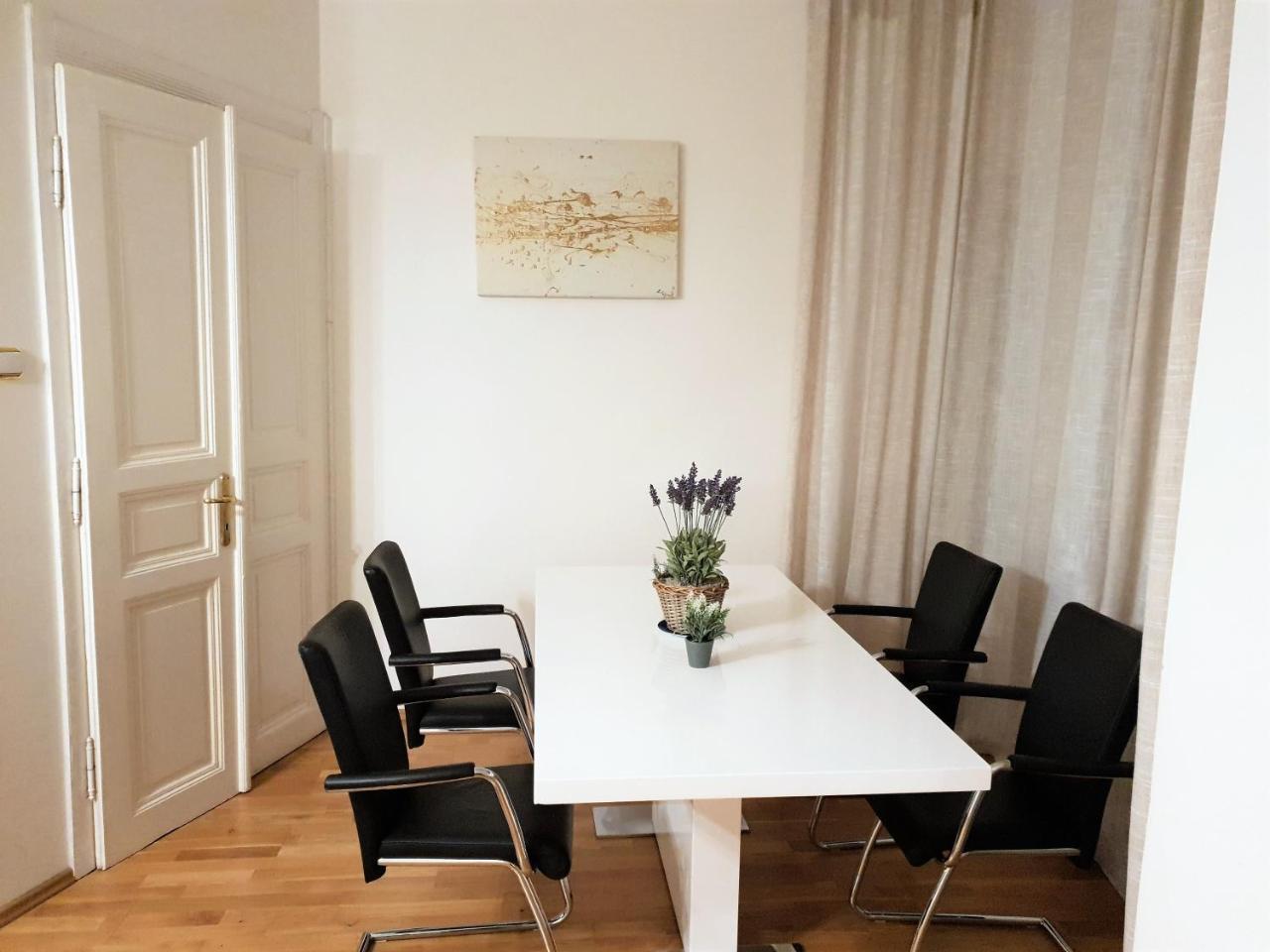 Old Town Square Superior Apartments - Valentin Прага Екстериор снимка
